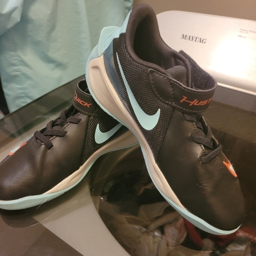 NIKE Team Hustle Quick